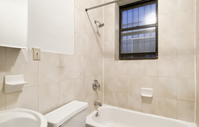 2 beds, 1 bath, $3,150, Unit 4A