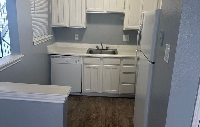 1 bed, 1 bath, 470 sqft, $745, Unit 911