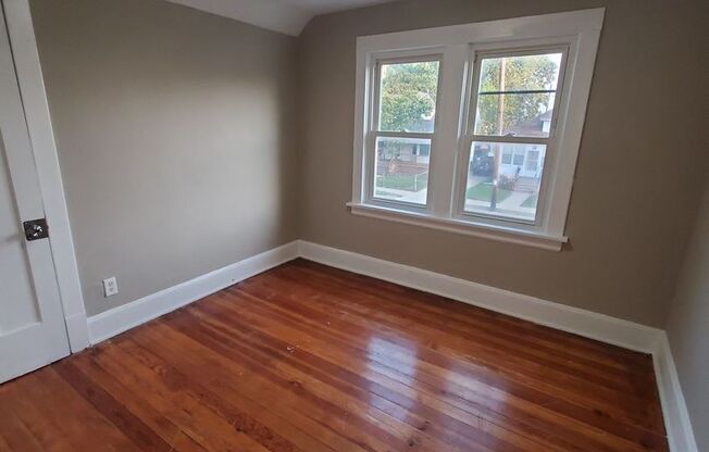 3 beds, 1 bath, $1,595