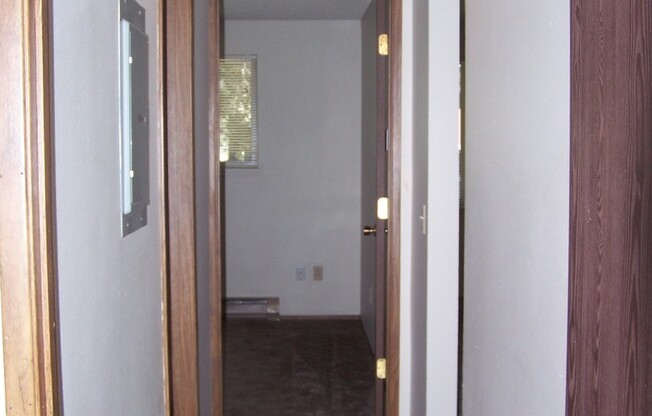 2 Bed/1 Bath Unit Located in SE Bend Triplex