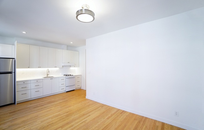 2 beds, 1 bath, $3,950, Unit 4