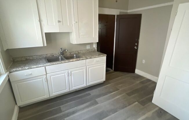 2 beds, 1 bath, 1,034 sqft, $1,100, Unit Down