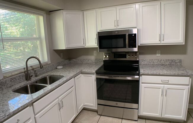 2 beds, 1 bath, 770 sqft, $1,100, Unit Birchwood 1