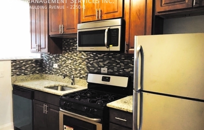 2250 N Spaulding Avenue