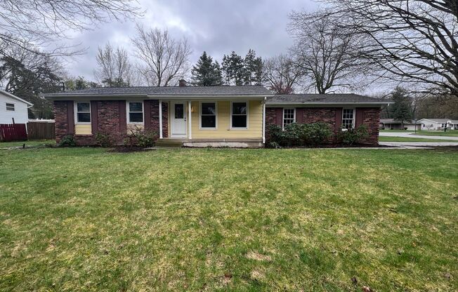 Three Bedroom Single Family Home in Forest Hills!