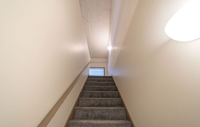 2 beds, 1 bath, 1,080 sqft, $1,650, Unit 216