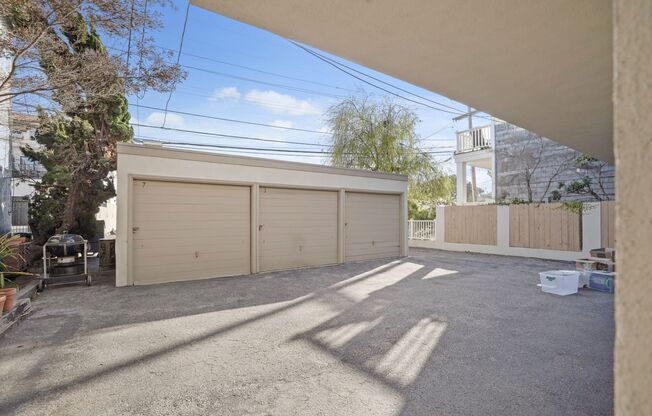 208 Avenue H
