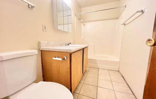 2 beds, 1.5 baths, 948 sqft, $975, Unit Unit 37