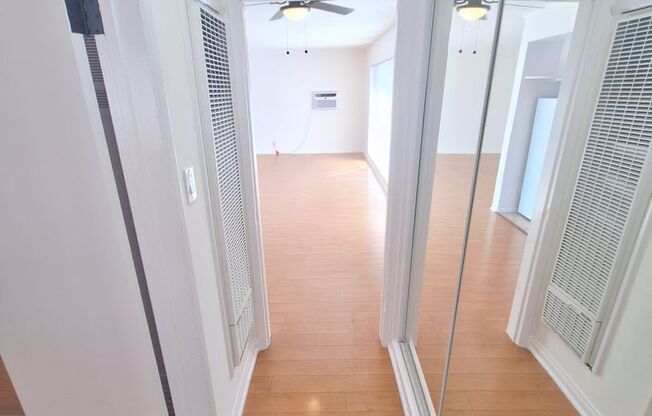 428 S SHERBOURNE DR