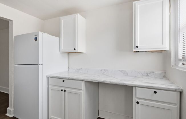 2 beds, 1 bath, 650 sqft, $950, Unit 1015 N Scott Avenue #10