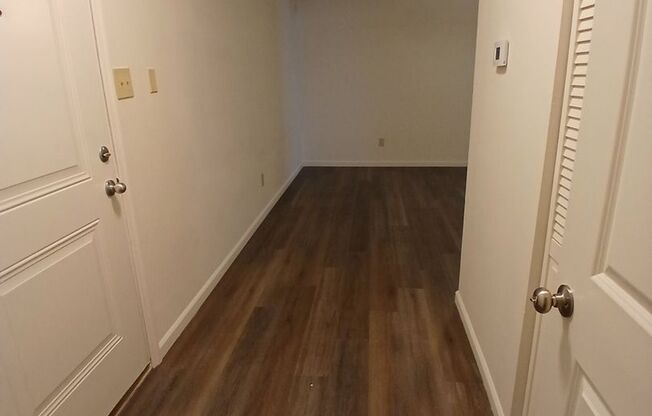 2 beds, 1 bath, 800 sqft, $1,095, Unit 190203