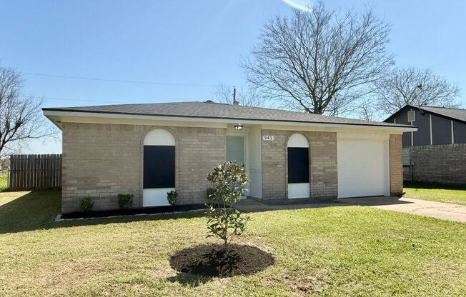 Very Cute 3/1/1 home in Angleton!!!