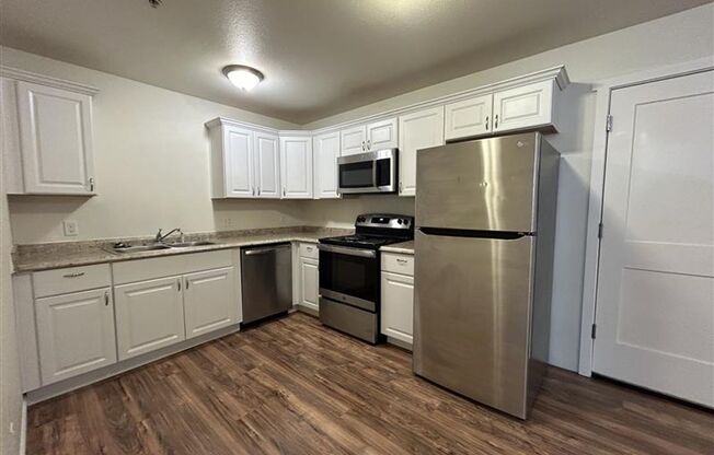 2 beds, 1 bath, 900 sqft, $1,550