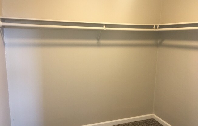 2 beds, 1 bath, $1,325, Unit 1395Stardust-7