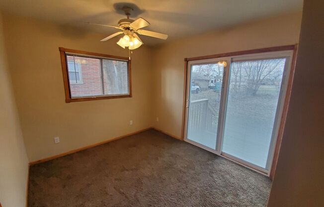 2 beds, 1 bath, $1,095