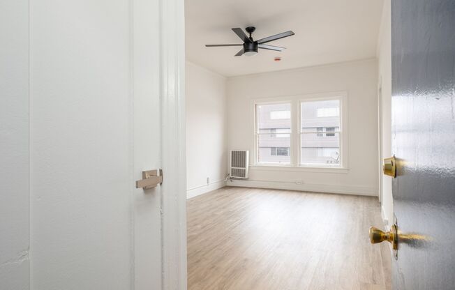 Studio, 1 bath, 400 sqft, $1,395, Unit 214