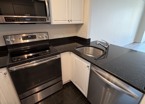 1 bed, 1 bath, 796 sqft, $3,300, Unit 2203