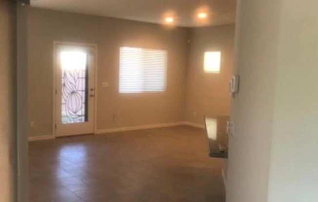 4 Bed house off Stephanie and Warm Springs