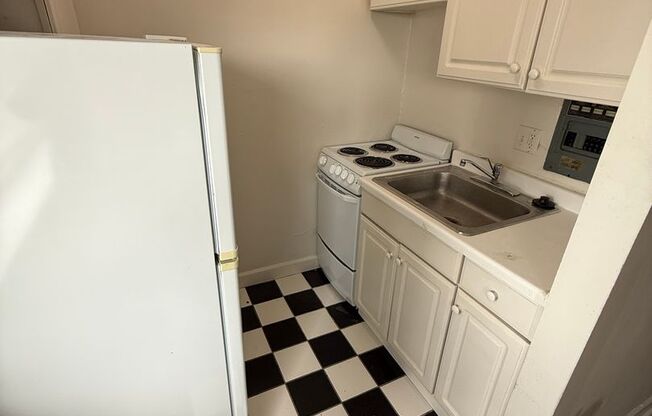 Studio, 1 bath, 400 sqft, $850, Unit #419