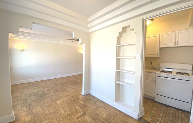 2 beds, 1 bath, $1,395, Unit 201