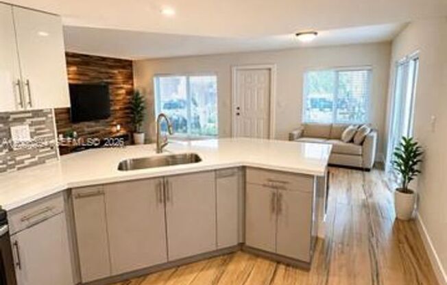 8590 NW 3rd Ln th 102 MIAMI, FL 33126