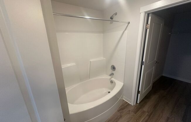 1 bed, 1 bath, 615 sqft, $1,750, Unit 40-203