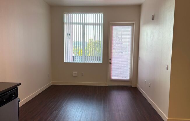 2 beds, 2 baths, 890 sqft, $2,615, Unit 410