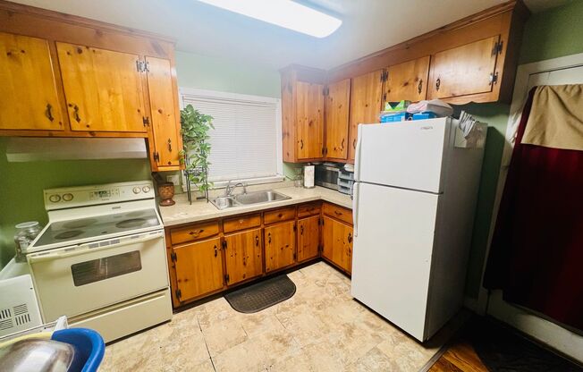 3 beds, 1 bath, $2,250