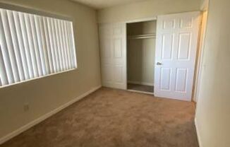 2 beds, 1 bath, $1,295, Unit 09