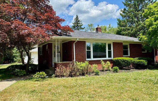 1436 Plymouth SE- Corner lot, Laundry, Garage. OPEN HOUSE 7/24 4-6pm