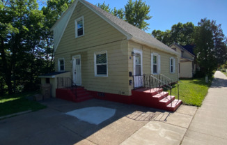 605 MENOMONIE ST