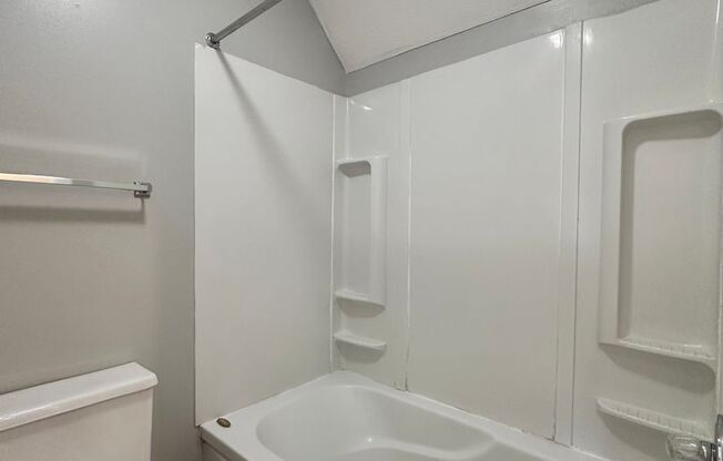 2 beds, 2 baths, 1,350 sqft, $1,525, Unit 26