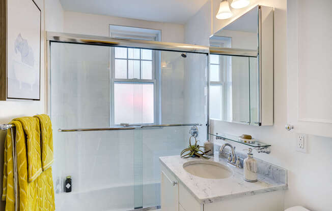 1 bed, 1 bath, 812 sqft, $3,490