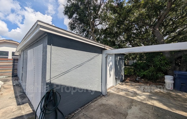 3702 N 12 ST