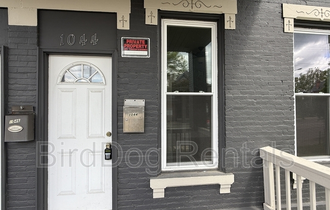 1044 1046 E LONG ST