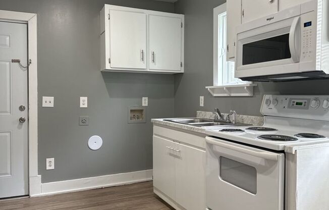 3 beds, 1 bath, 850 sqft, $1,150, Unit 227 Telfair St