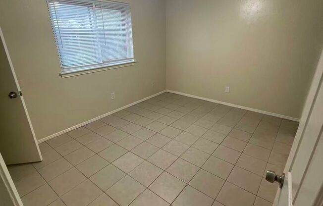 3 beds, 1.5 baths, $1,895