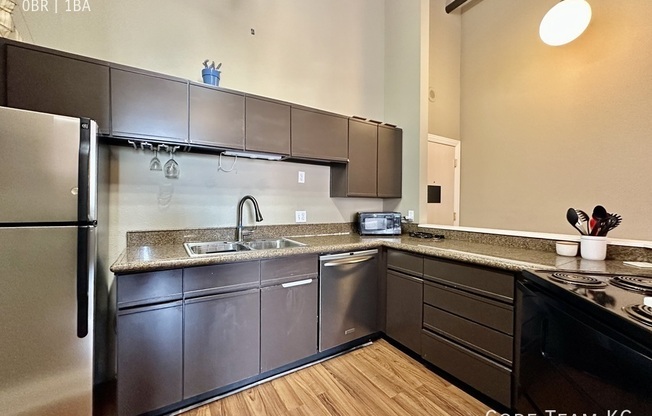 308 W 8th St
