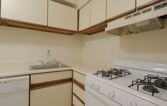 1 bed, 1 bath, 610 sqft, $940, Unit D01