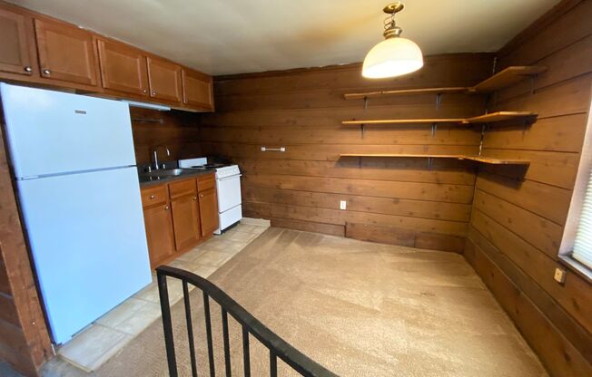 Cozy Two Bedroom Apartment! Fantastic Oakland Location! Call Today!