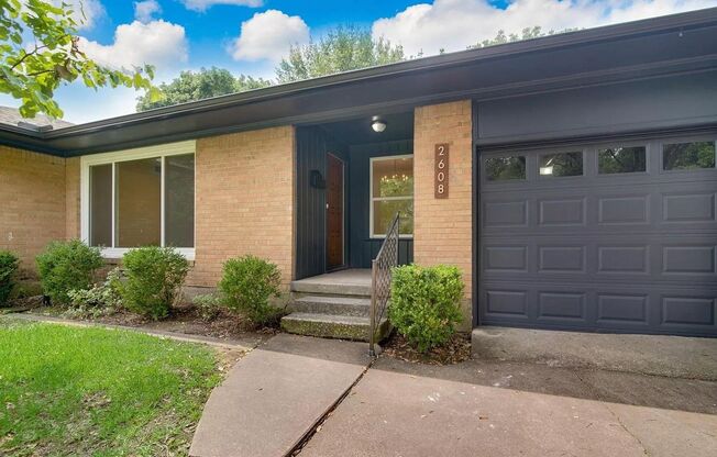 3/2 Midcentury Charmer Near Casa Linda with Fresh Updates