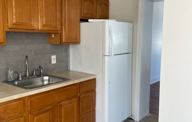 1 bed, 1 bath, $1,800, Unit Apt 4 - 24 Bay Ave