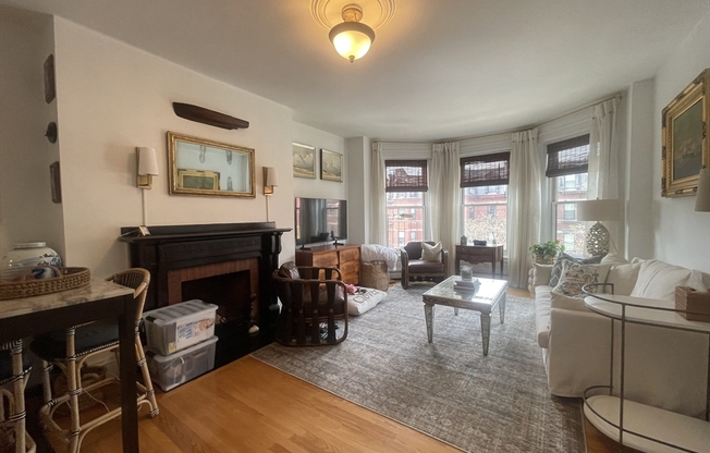 218 NEWBURY ST