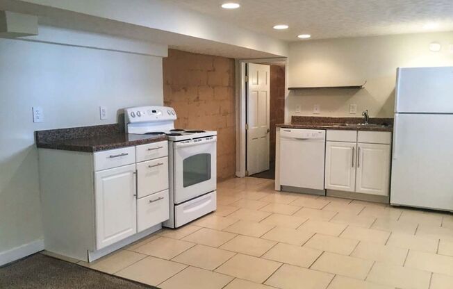 Beautiful Clintonville Studio Apartment Available June 1st, 2024 - See it today!!