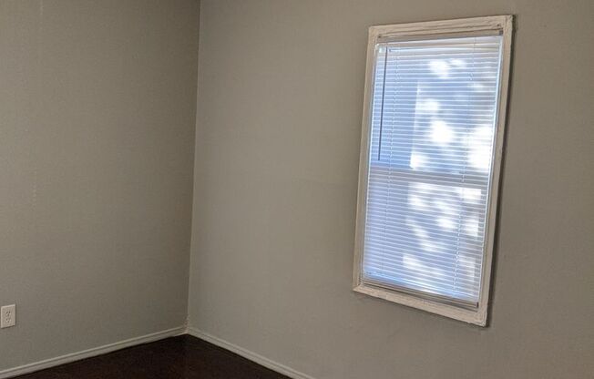 8371 House - 2 BED 1 BATH FOR RENT!