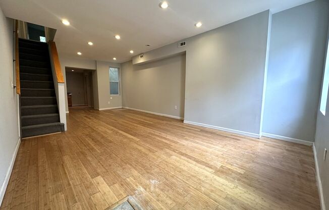 Gorgeous 3-Bedroom Townhouse in Point Breeze! Available NOW!
