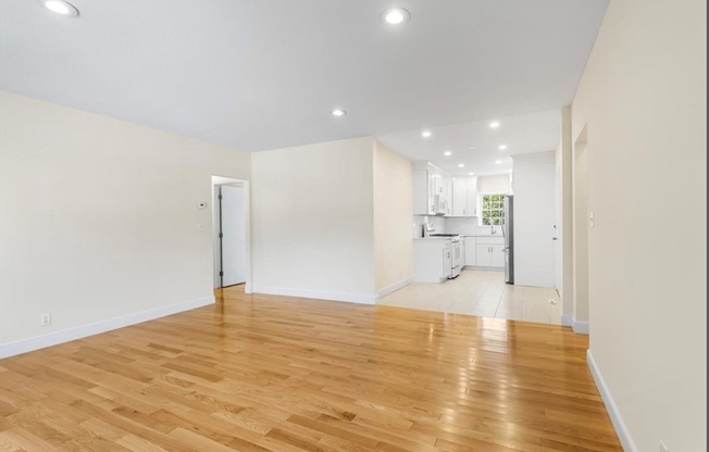 30 Lake Shore Ct Apt 3