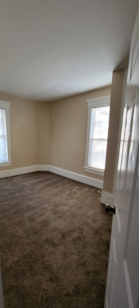 3 Bed 1 Bath Apartment with Basement and Laundry!