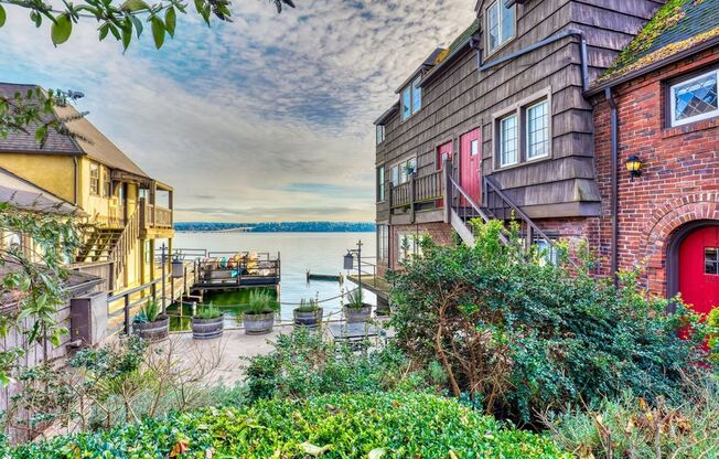 Lake Court Apartments