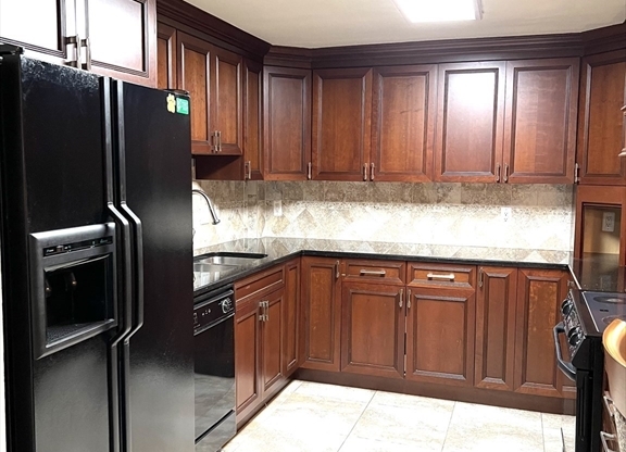 3 beds, 2 baths, 1,644 sqft, $3,800, Unit 711